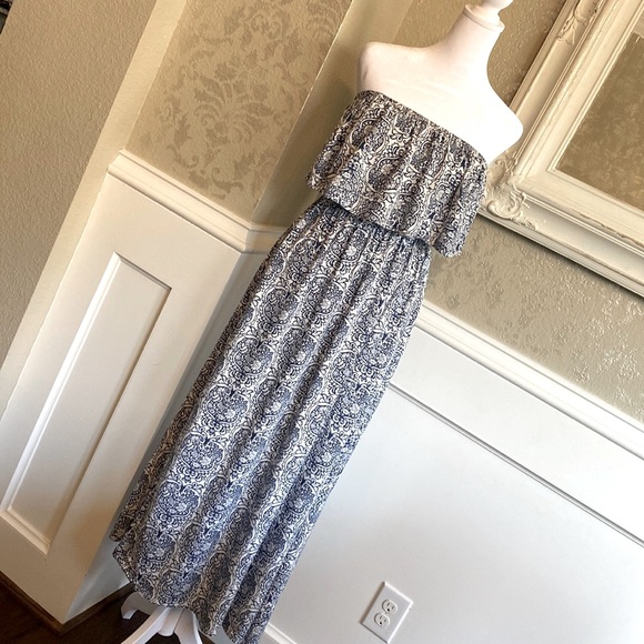 Yidarton Dresses & Skirts - Lightweight blue and off white sleeveless maxi! Size small.